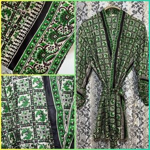 100% silk Green Black Patterned Kimono robe duster worn once looks new